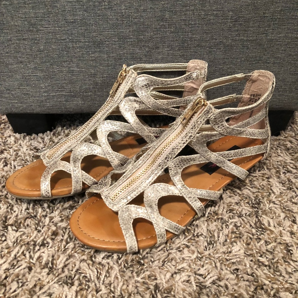 Gold/silver snake print zipper sandals